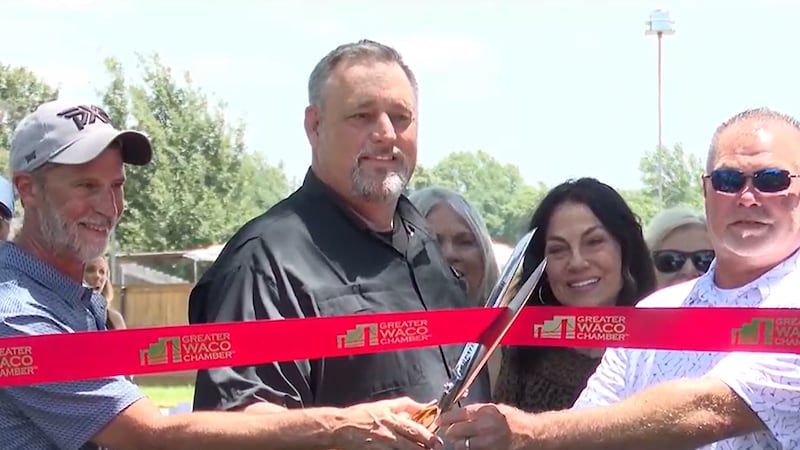 Lake Waco Golf Club hosts grand opening, ribbon cutting