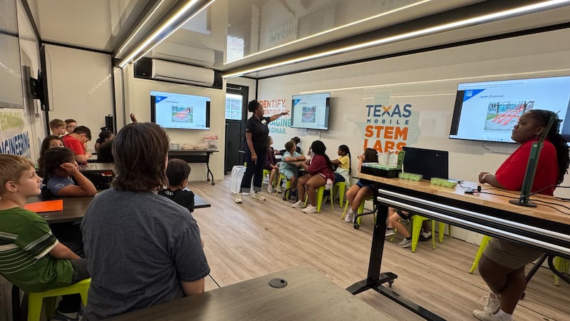 Kennedy-Powell Elementary hosts mobile STEM lab this week